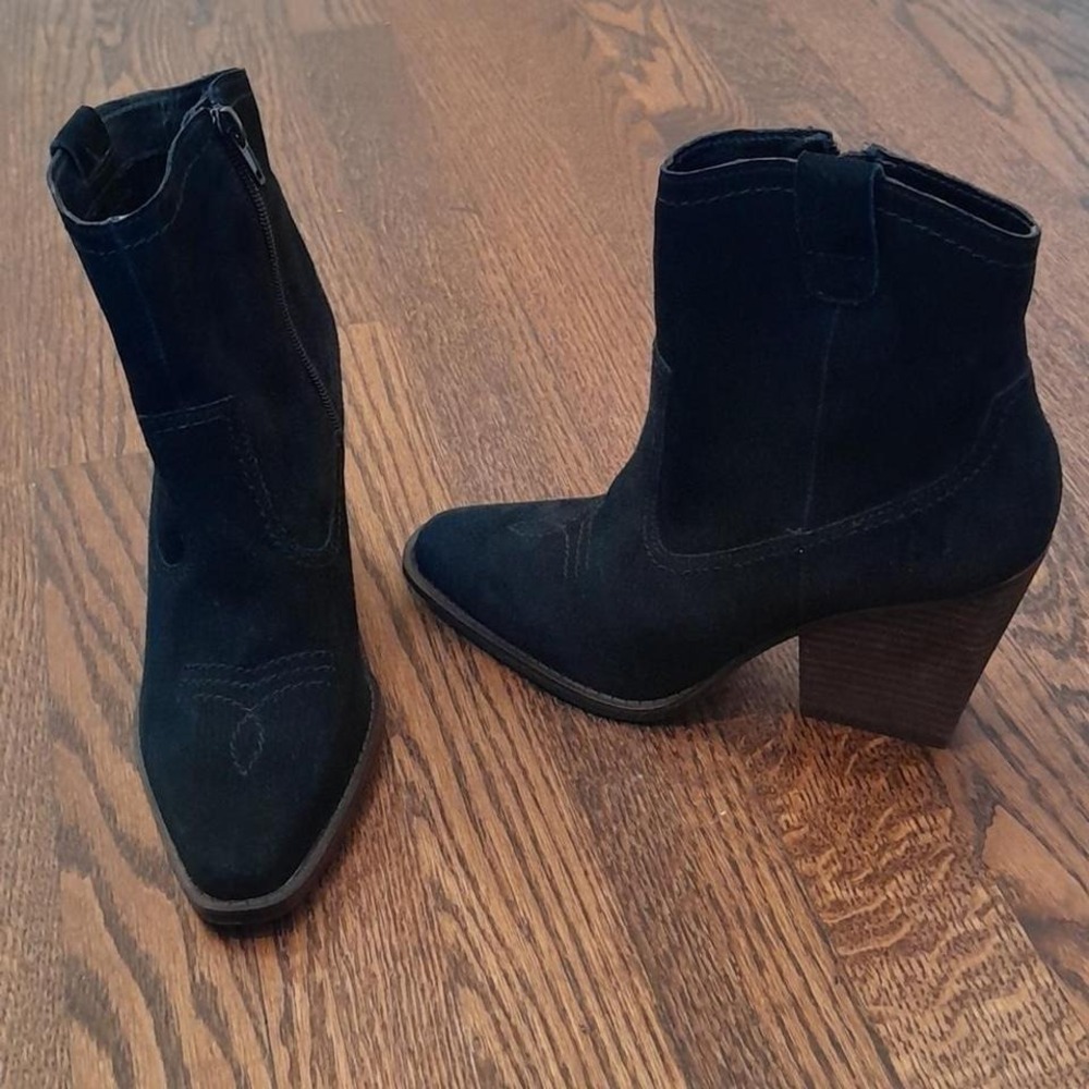 NWOB: Chinese Laundry Black Suede Western Ankle Boots Pointed Toe Women's 7